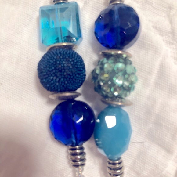 Long blue beaded necklace - Picture 2 of 5